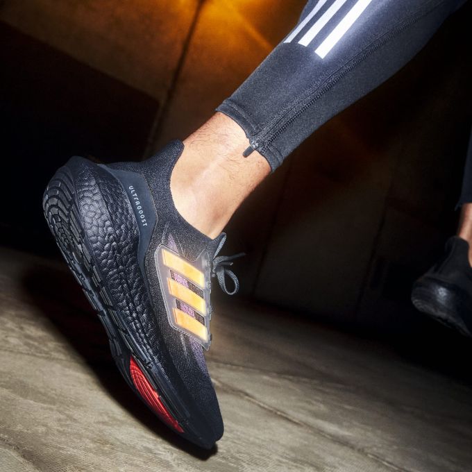 Ultraboost dna memirial black gold