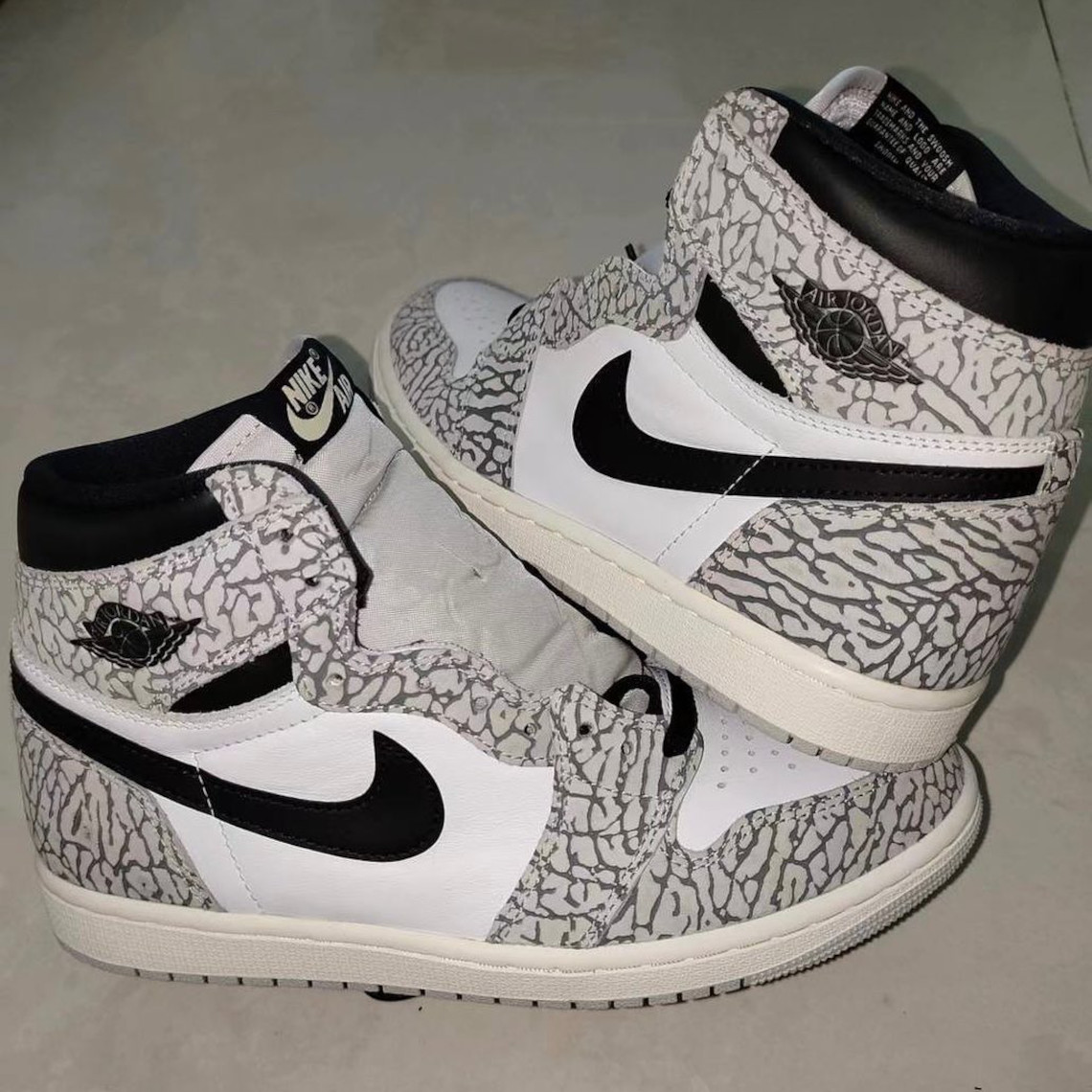 A Air Jordan 1 Retro High OG White Cement dự kiến phát hành tháng 3 năm 2023 - 2