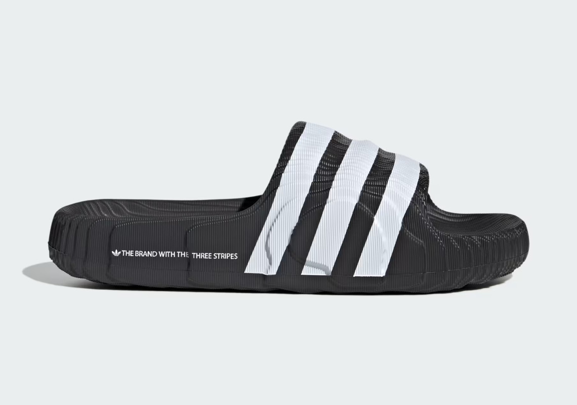 adidas Adilette 22: Hướng Tới Tương Lai với Thiết Kế Hiện Đại và Màu Sắc Độc Đáo - 10