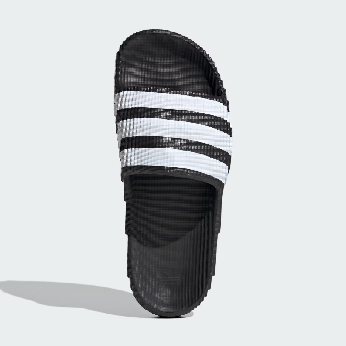 adidas Adilette 22: Hướng Tới Tương Lai với Thiết Kế Hiện Đại và Màu Sắc Độc Đáo - 14