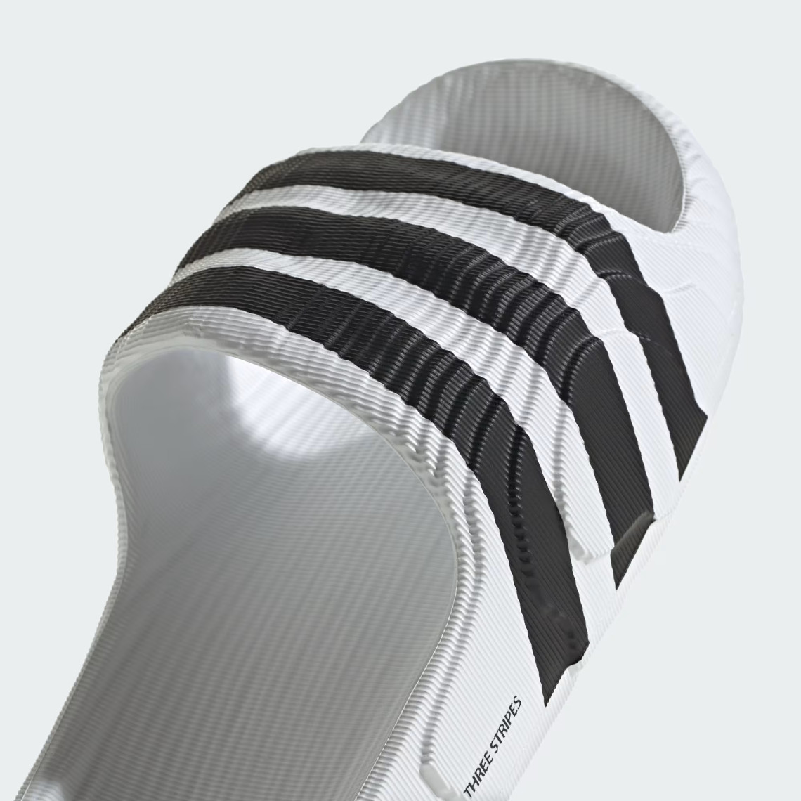 adidas Adilette 22: Hướng Tới Tương Lai với Thiết Kế Hiện Đại và Màu Sắc Độc Đáo - 24