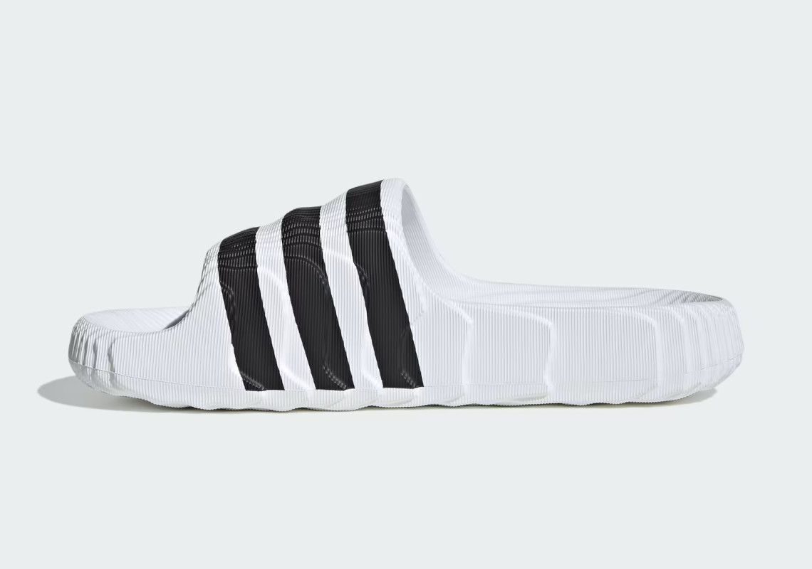 adidas Adilette 22: Hướng Tới Tương Lai với Thiết Kế Hiện Đại và Màu Sắc Độc Đáo - 27