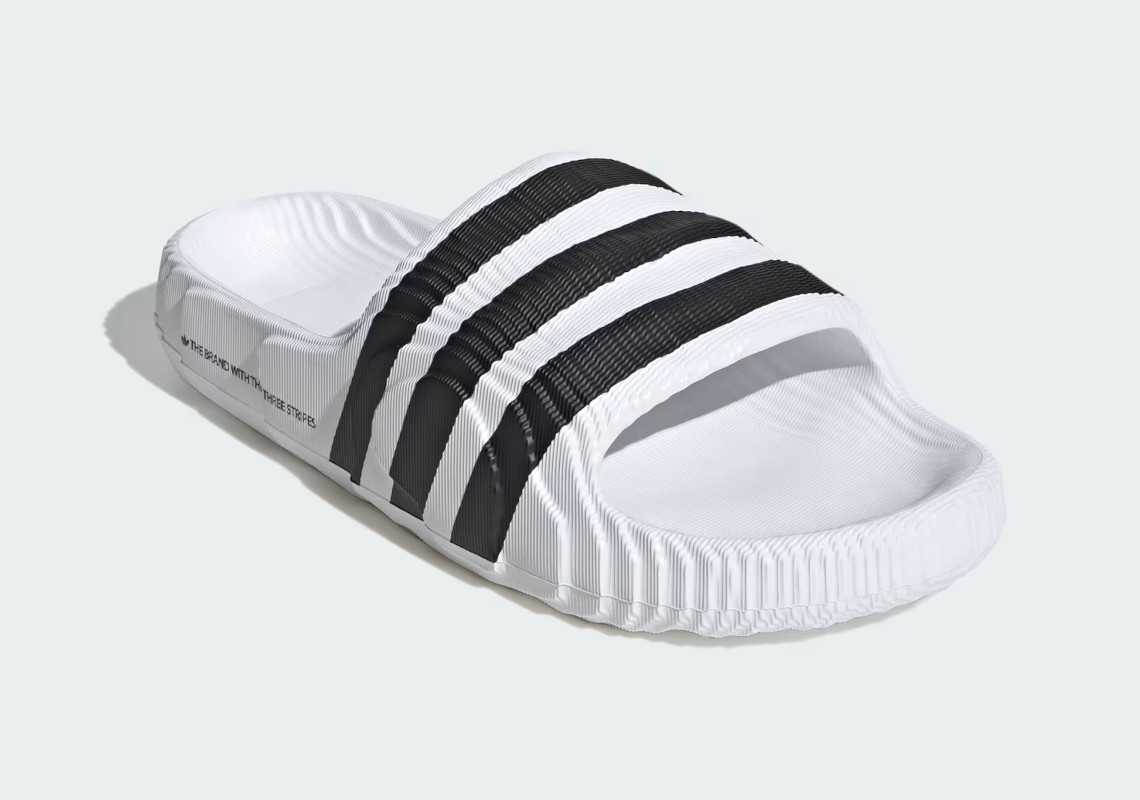 adidas Adilette 22: Hướng Tới Tương Lai với Thiết Kế Hiện Đại và Màu Sắc Độc Đáo - 28