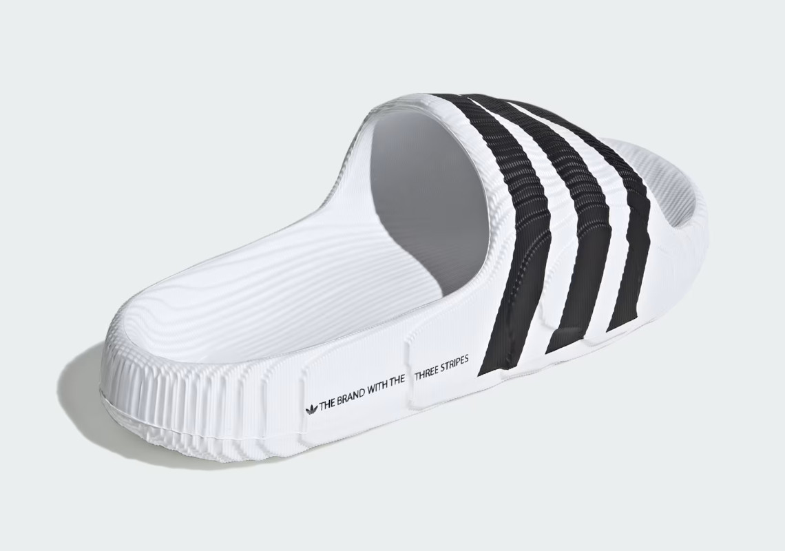 adidas Adilette 22: Hướng Tới Tương Lai với Thiết Kế Hiện Đại và Màu Sắc Độc Đáo - 29