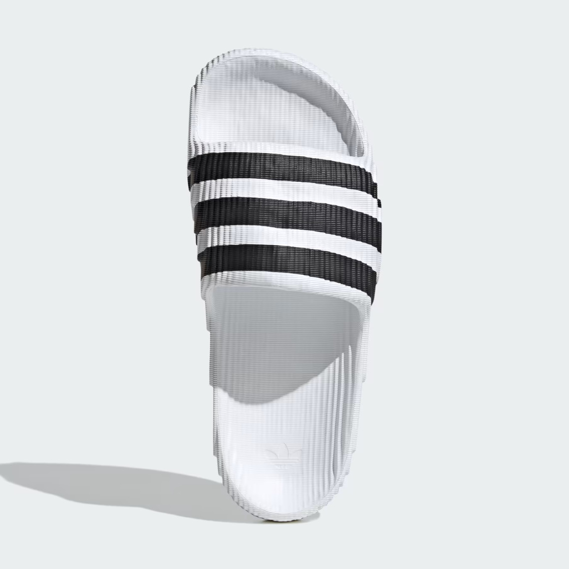 adidas Adilette 22: Hướng Tới Tương Lai với Thiết Kế Hiện Đại và Màu Sắc Độc Đáo - 30