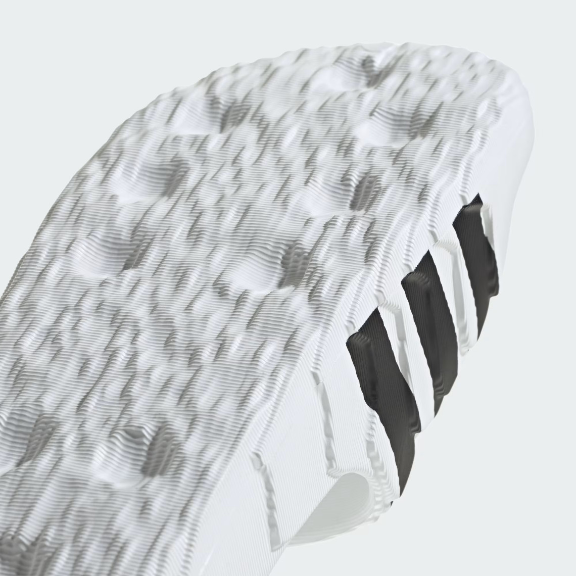 adidas Adilette 22: Hướng Tới Tương Lai với Thiết Kế Hiện Đại và Màu Sắc Độc Đáo - 33