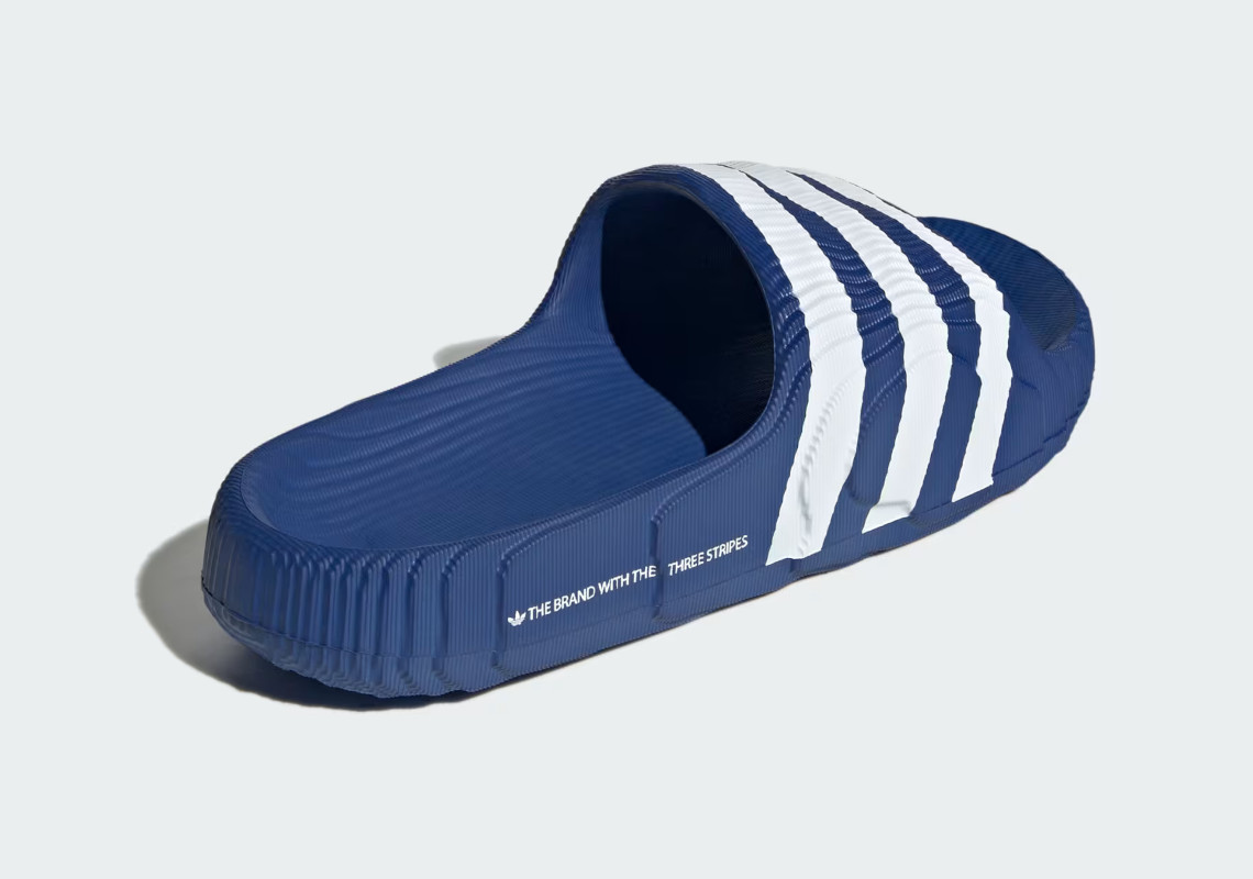 adidas Adilette 22: Hướng Tới Tương Lai với Thiết Kế Hiện Đại và Màu Sắc Độc Đáo - 45