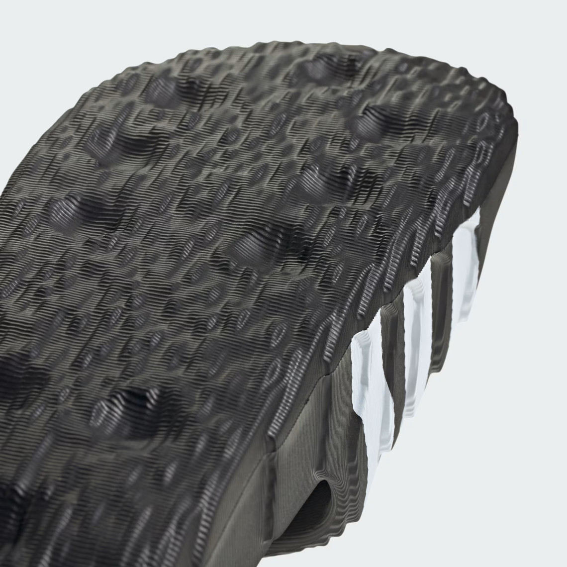 adidas Adilette 22: Hướng Tới Tương Lai với Thiết Kế Hiện Đại và Màu Sắc Độc Đáo - 9