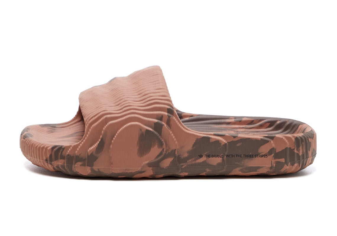 Adidas Adilette 22: Ra mắt màu mới Clay Strata và Earth Strata - 3