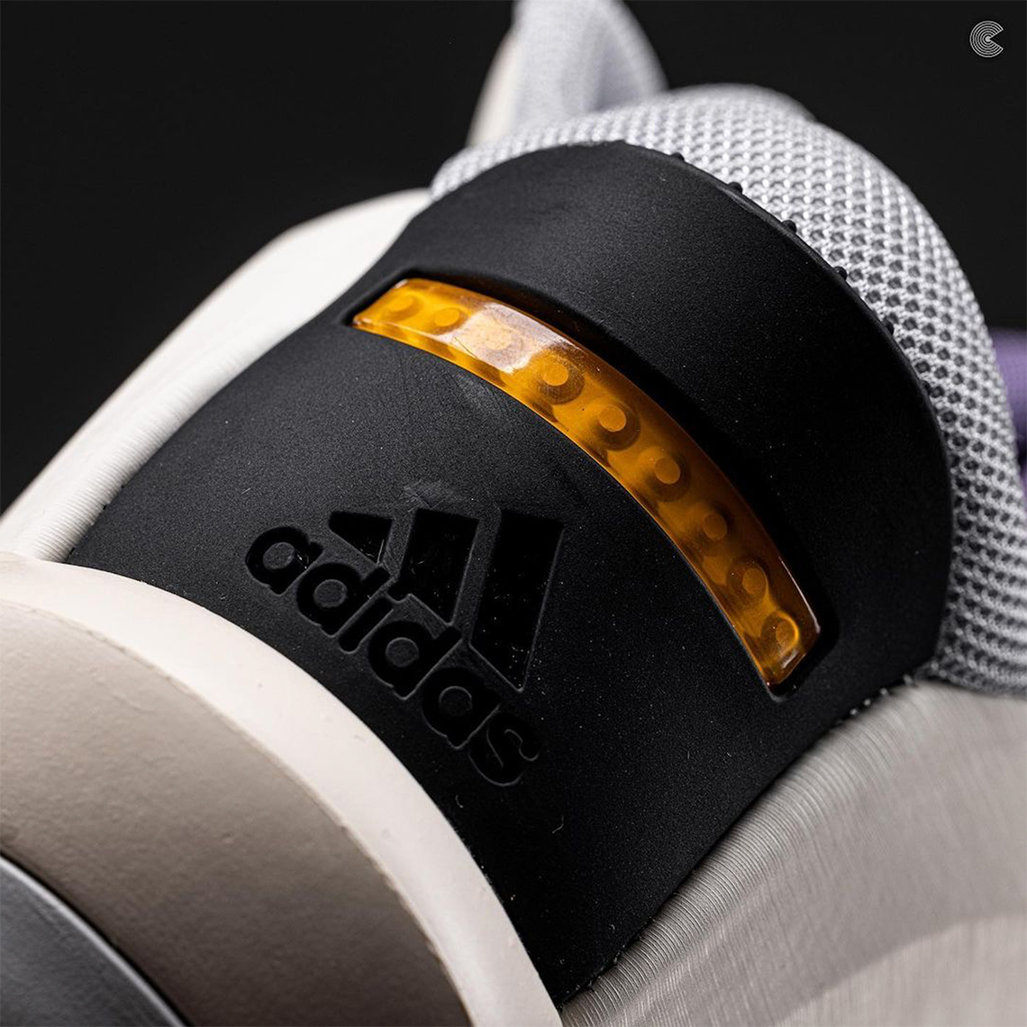 adidas Crazy 1 có thân màu trắng nhạt với các điểm nhấn màu tím và xám - 5