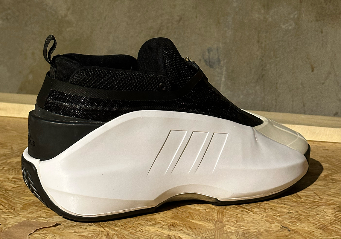 Adidas Crazy IIInfinity - Phiên bản kế thừa hiện đại của Crazy 1 - 2