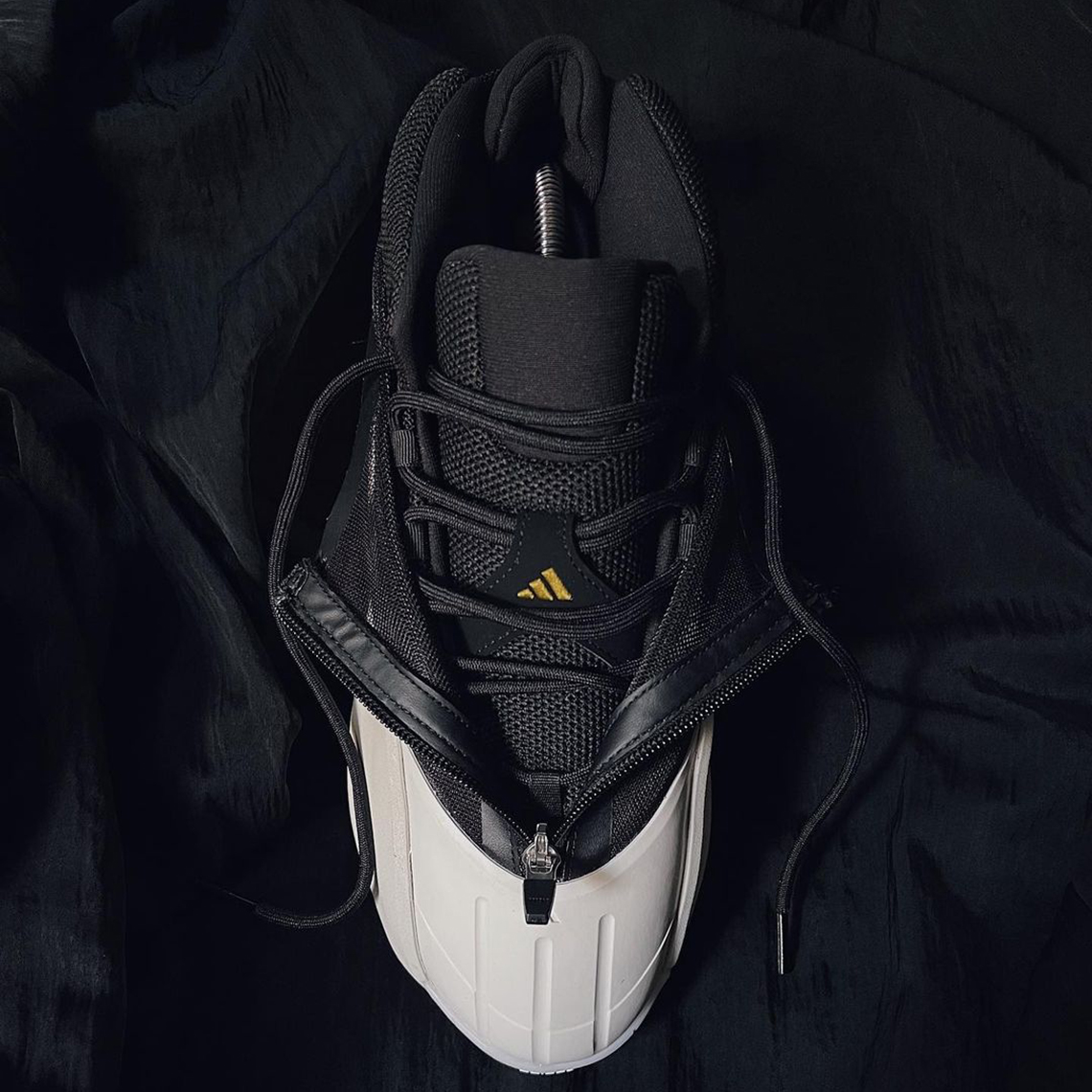 adidas Crazy IIInfinity: Thần thái kế nhiệm của dòng giày Kobe Bryant - Sự kết hợp độc đáo giữa hai biểu tượng! - 3