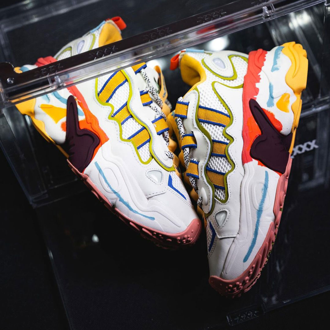 adidas OZTHEMIS 1.0: Hòa Mình Trong Phối Cảnh Hiện Đại và Thời Trang Độc Đáo - 12