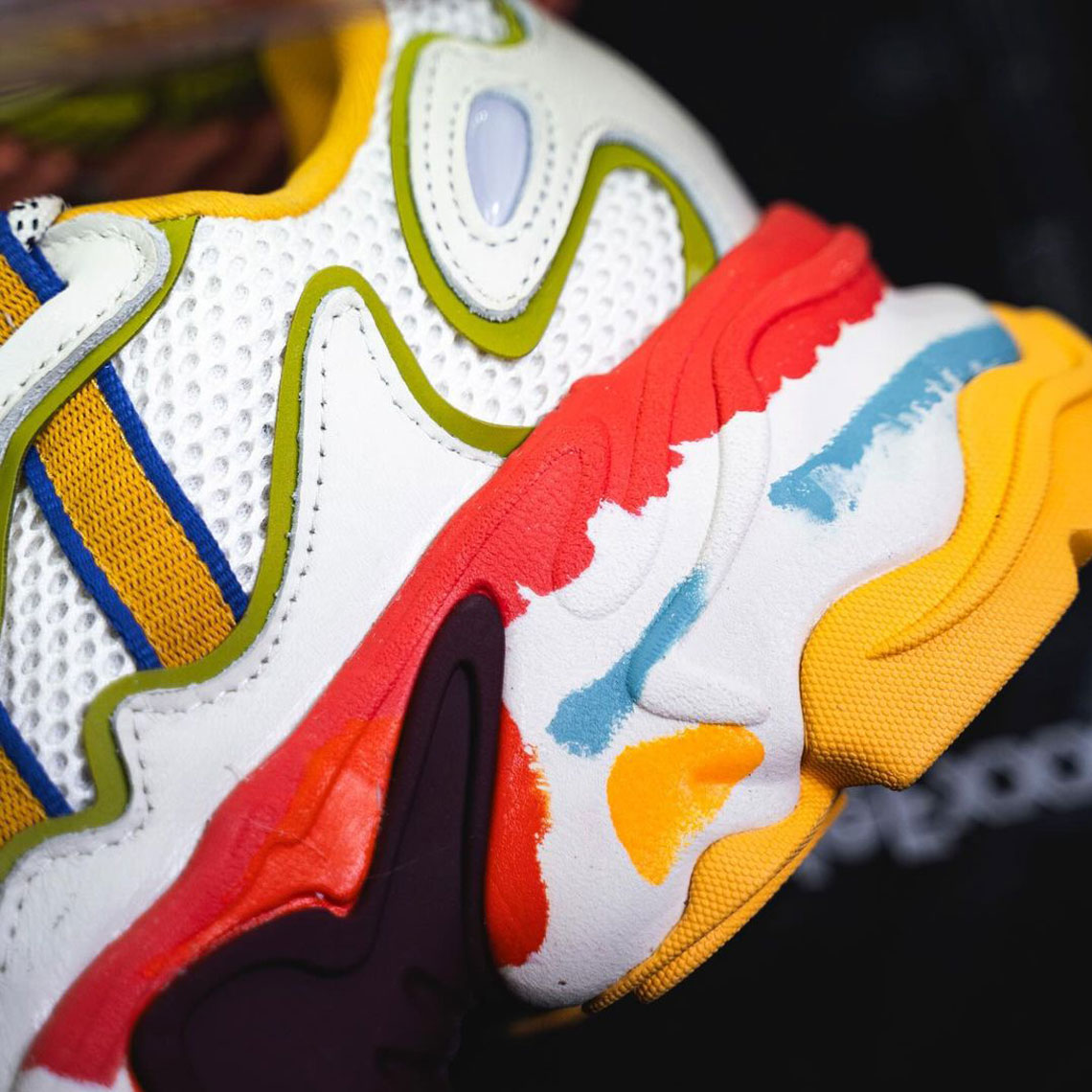 adidas OZTHEMIS 1.0: Hòa Mình Trong Phối Cảnh Hiện Đại và Thời Trang Độc Đáo - 13