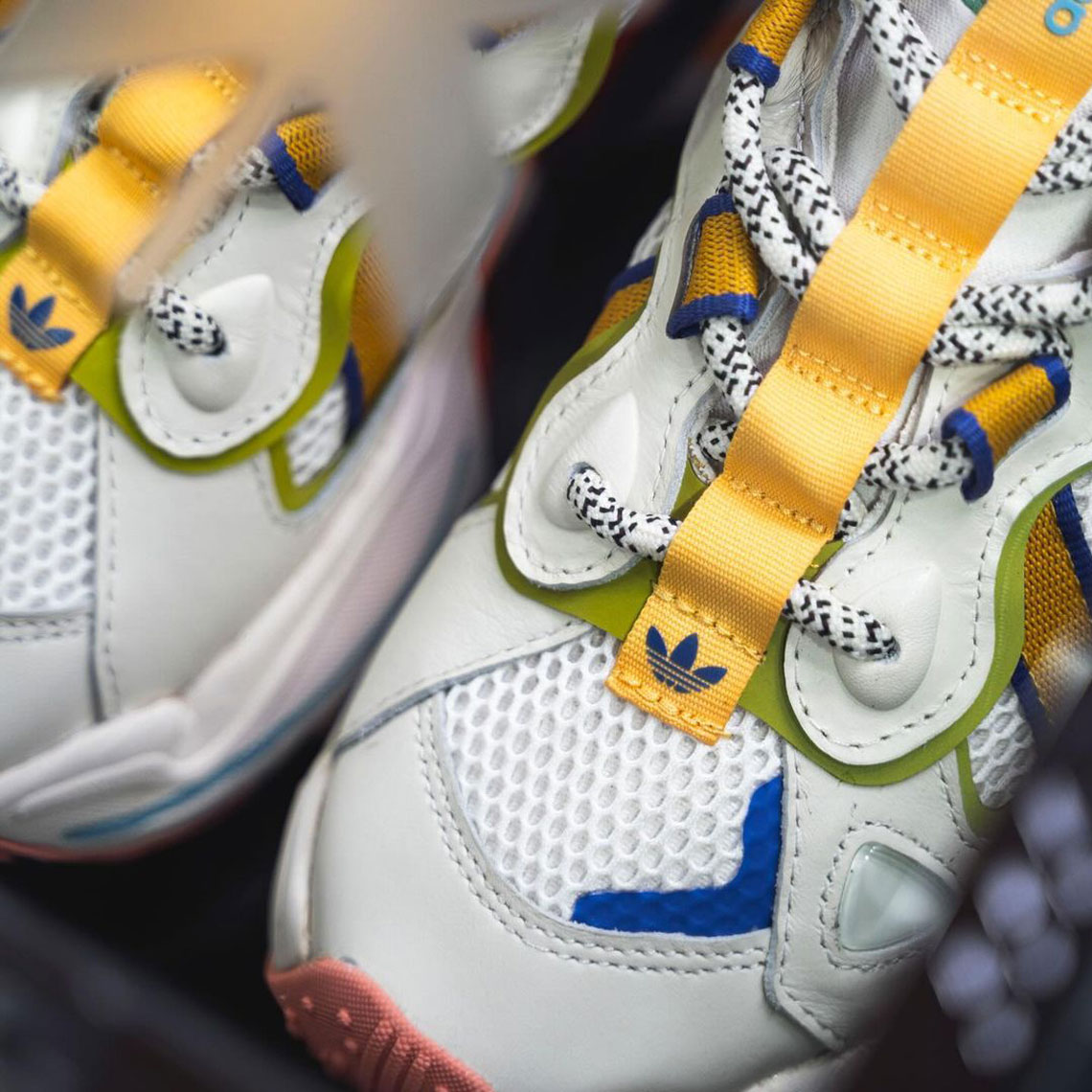 adidas OZTHEMIS 1.0: Hòa Mình Trong Phối Cảnh Hiện Đại và Thời Trang Độc Đáo - 7