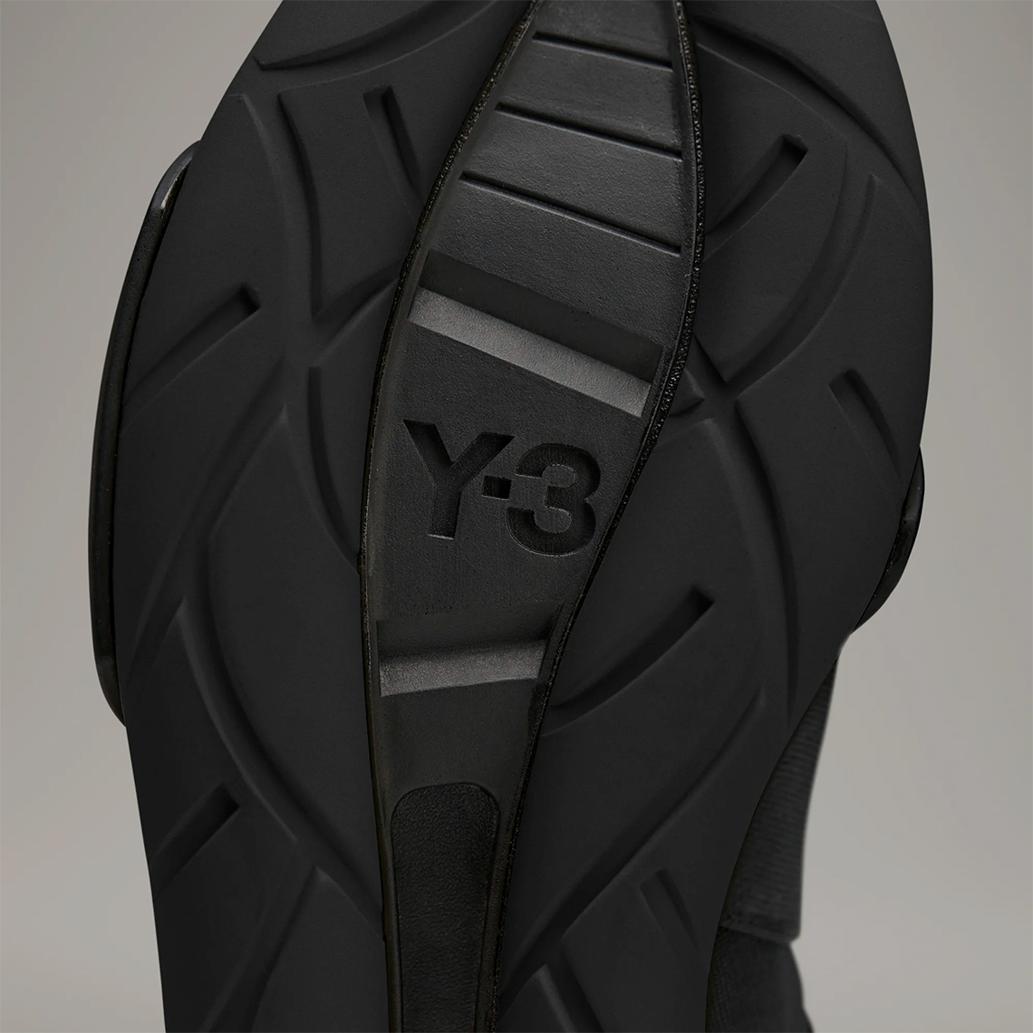 adidas sẽ mang trở lại Y-3 Qasa High trong Triple Black - 8