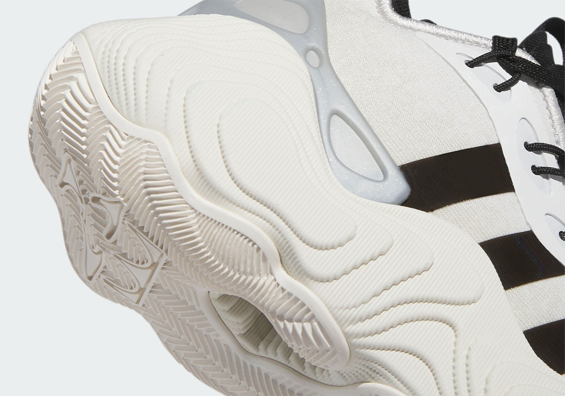 adidas Trae Young 3 Stormtrooper: Màu Trắng Tinh Khiết Cho Bộ Đôi Xuất Sắc - 5