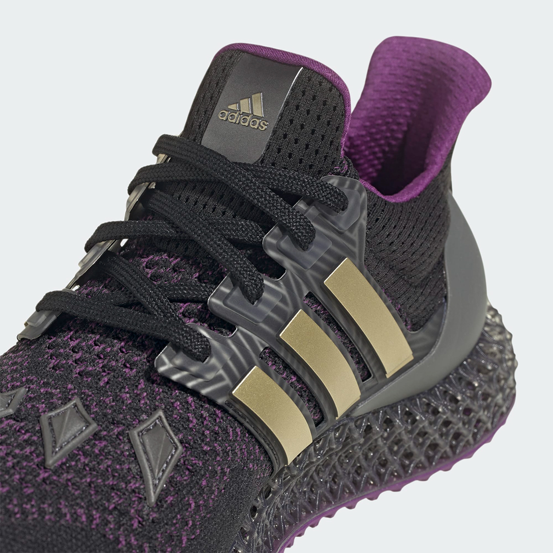 Adidas Ultra 4D này có lớp áo giáp của Black Panther