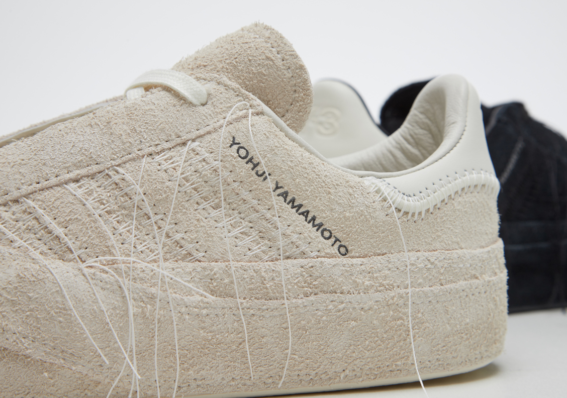 adidas Y-3 Gazelle nổi bật với da lộn cao cấp với tông màu trắng nhạt và đen - 5