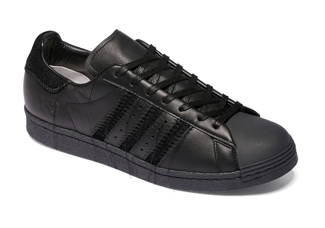 Adidas Y-3 mang đến cho Superstar một lớp trang điểm kín đáo - 1