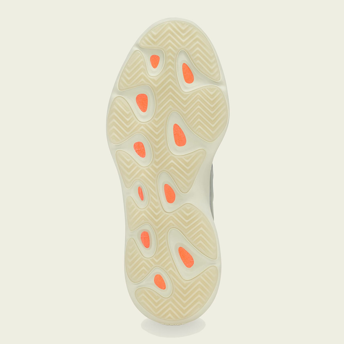 Adidas Yeezy 700 V3 Fade Salt phát hành vào thứ Bảy, ngày 8 tháng 10 - 5