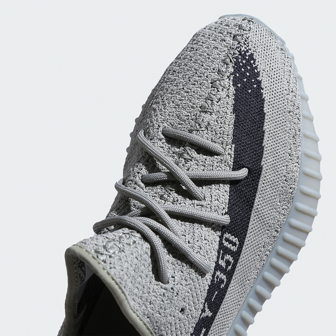 adidas Yeezy Boost 350 v2 'Granite': Sự trở lại của mẫu giày đình đám với gam màu đá granite - 3