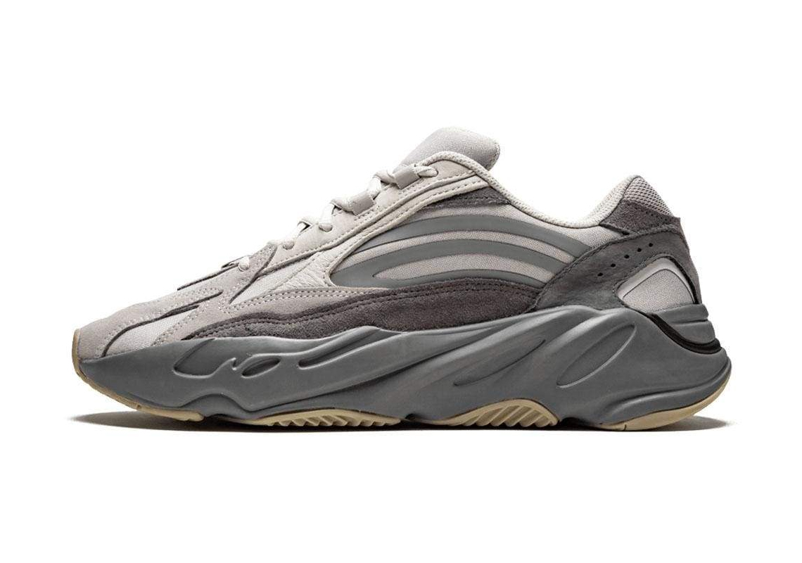 Adidas Yeezy Boost 700 V2 Tephra có thể được phát hành vào tháng 11 - 3