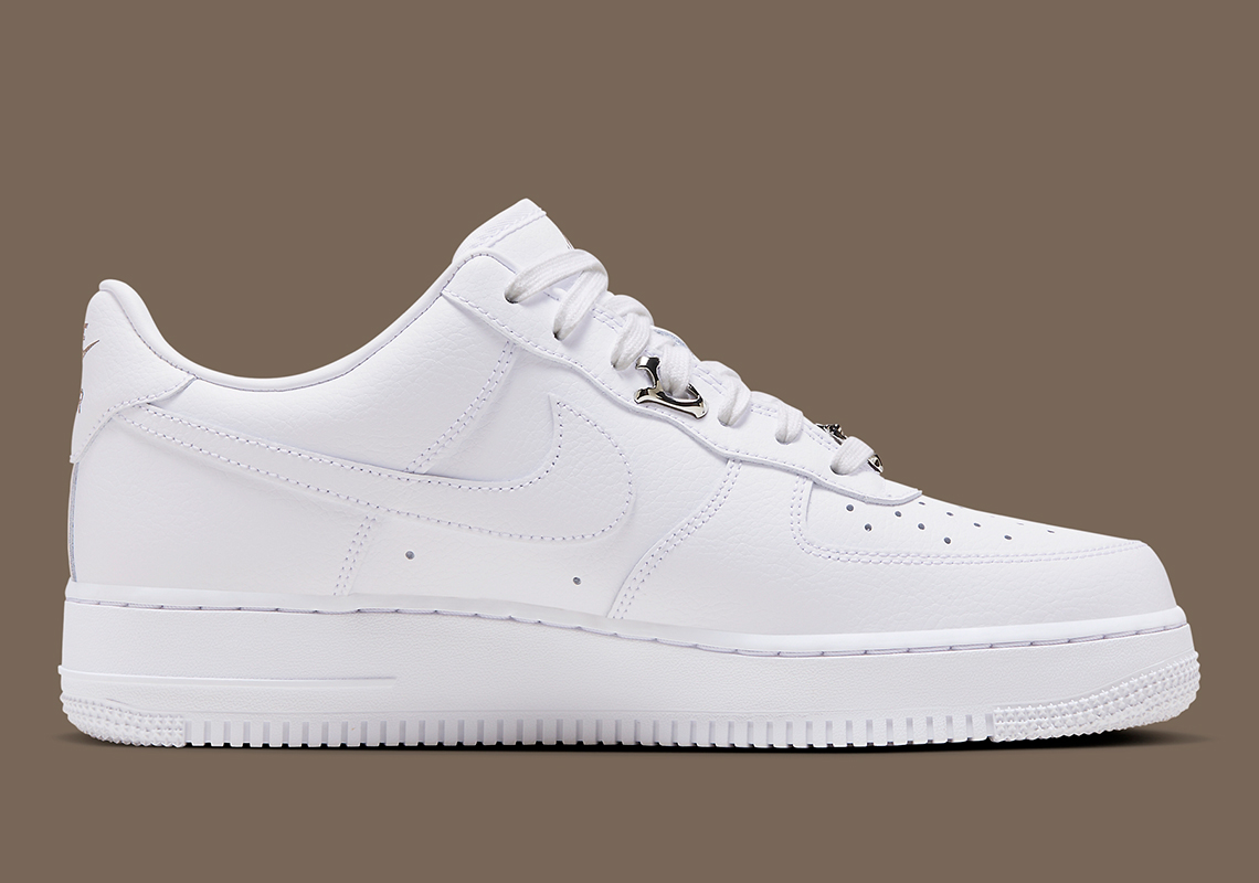 Air Force 1 Lấp Lánh Với Chi Tiết Kim Loại Bắt Mắt - 3