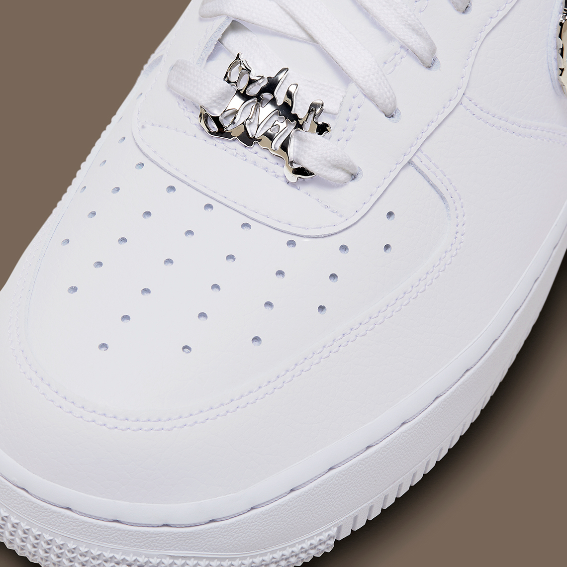 Air Force 1 Lấp Lánh Với Chi Tiết Kim Loại Bắt Mắt - 8