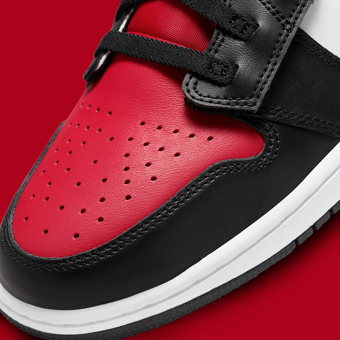 Air Jordan 1 FlyEase  với màu sắc truyền thống Black White Red - 12