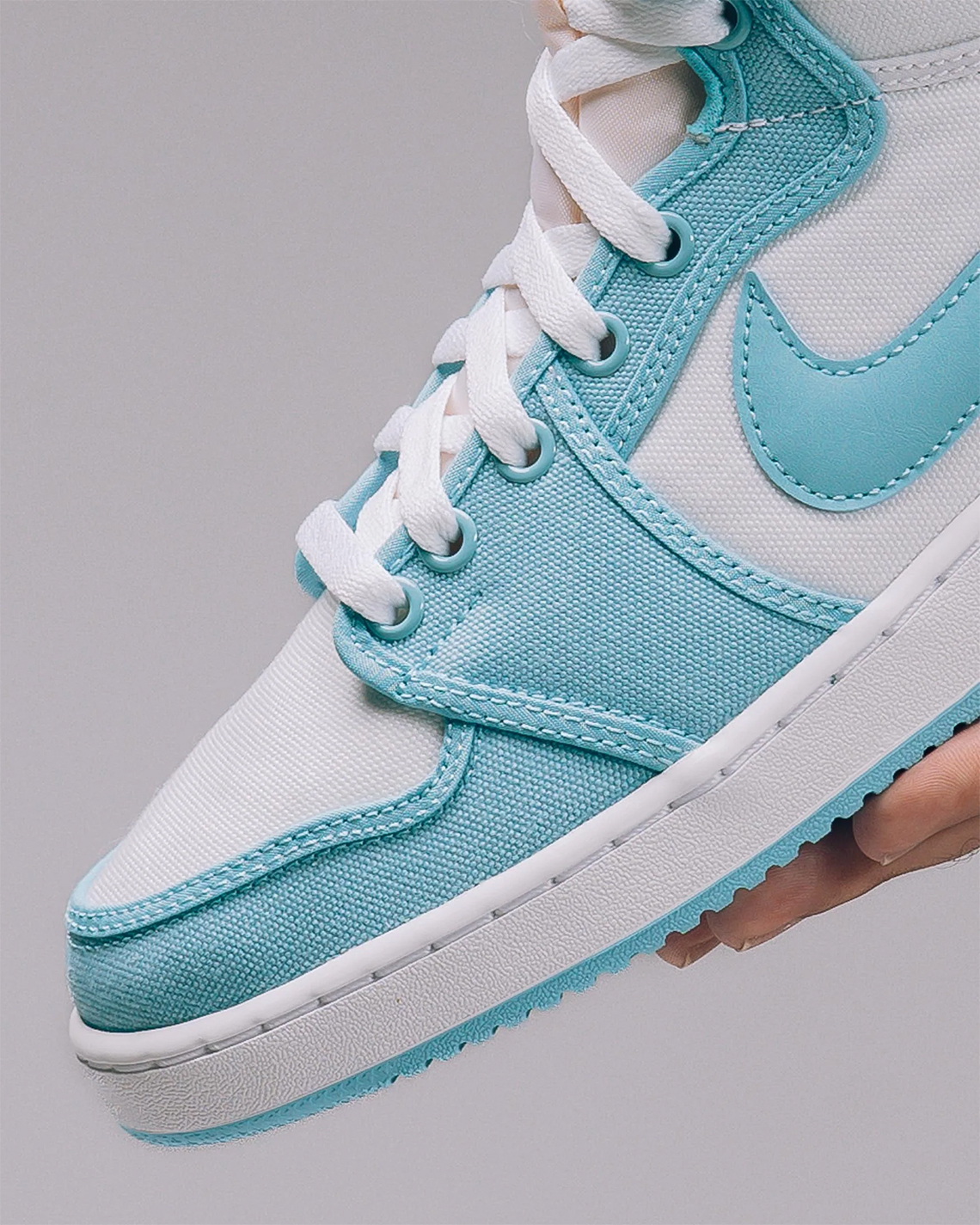 Air Jordan 1 KO Bleached Aqua - Sắc xanh tươi sáng trên đôi giày mới - 2