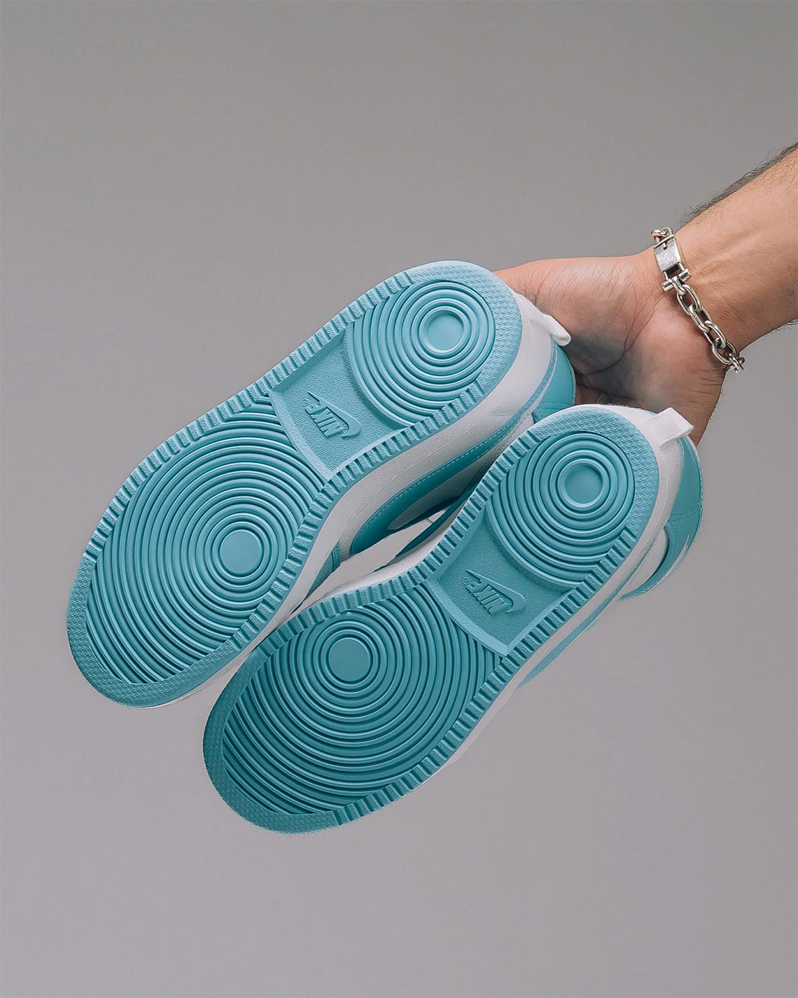 Air Jordan 1 KO Bleached Aqua - Sắc xanh tươi sáng trên đôi giày mới - 5