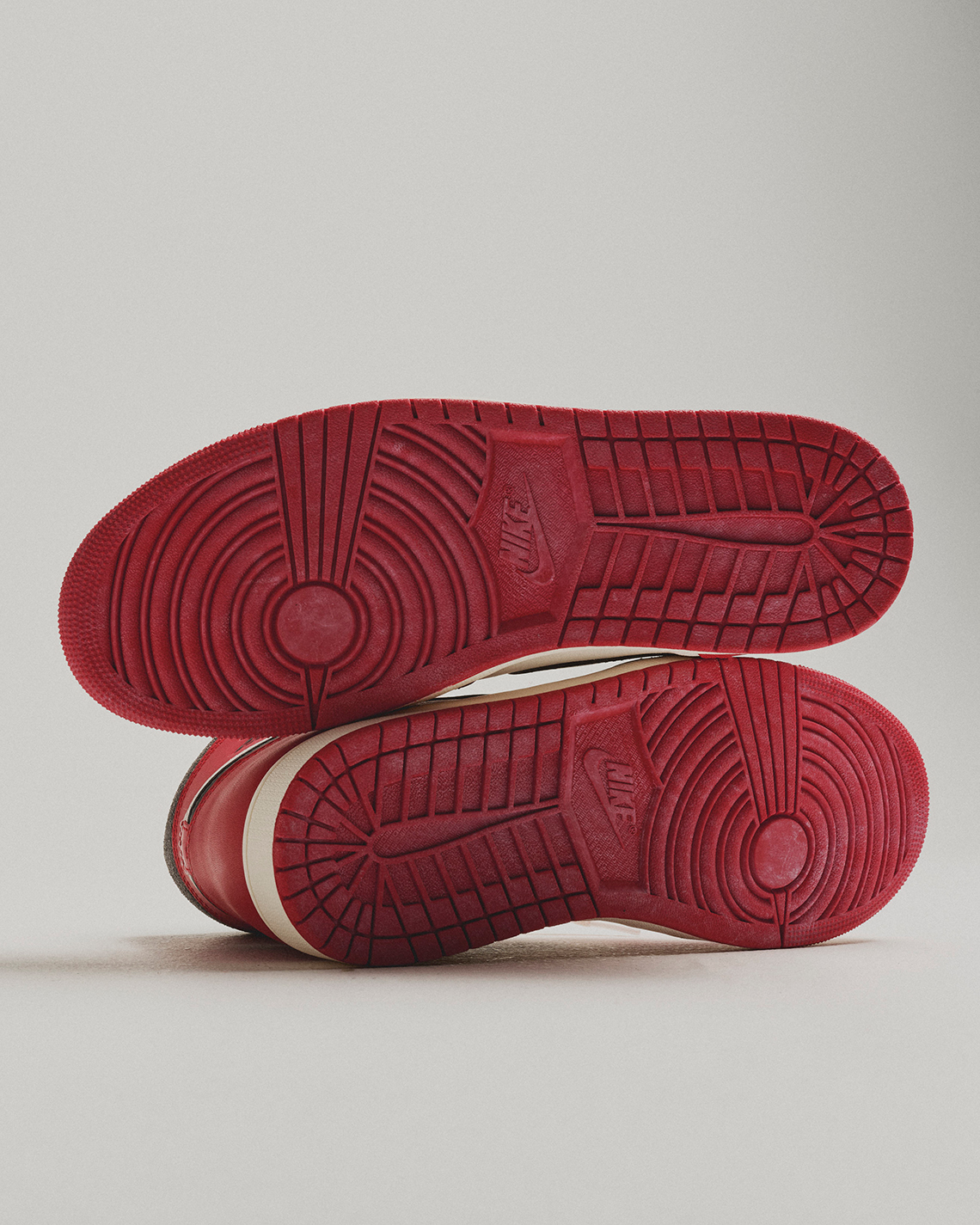 Air Jordan 1 Lost And Found được phát hành vào ngày mai - 5