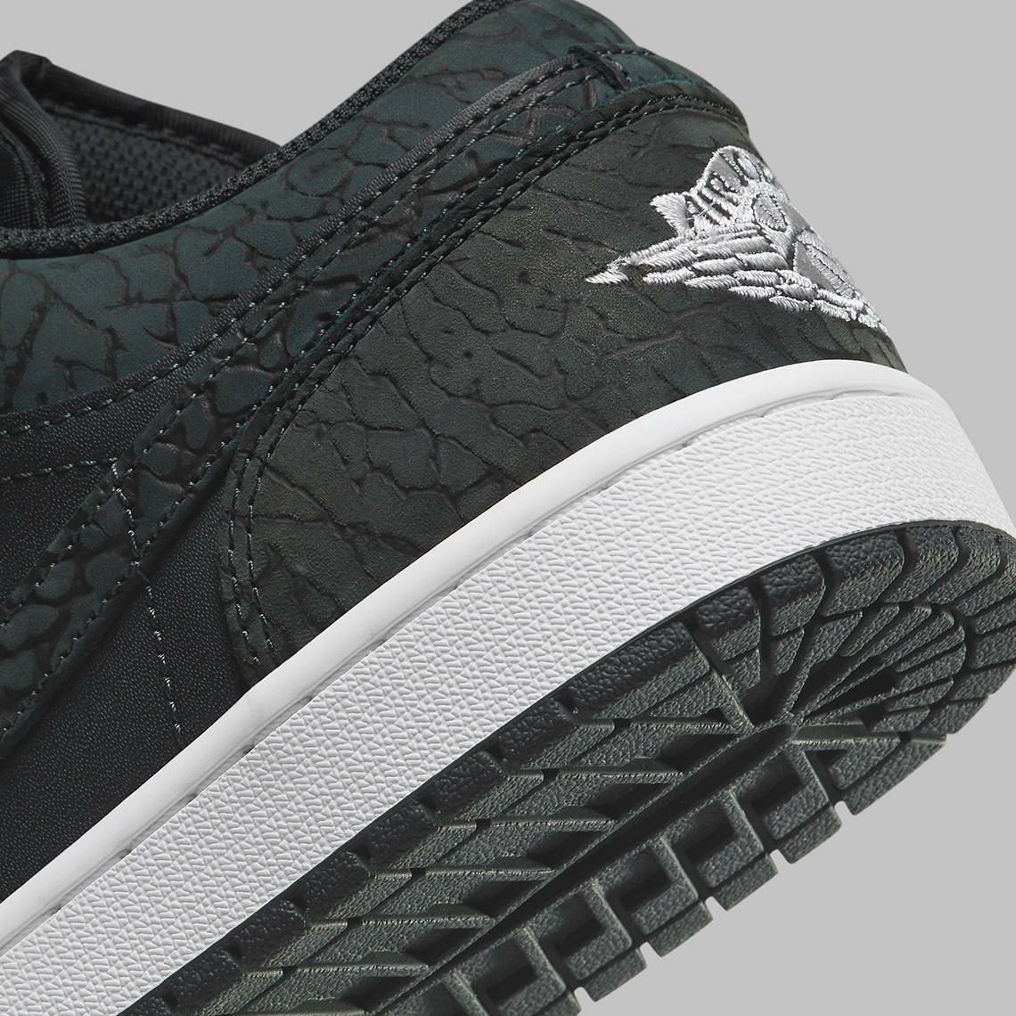 Air Jordan 1 Low Black Elephant: Phiên bản mới lạ với họa tiết voi đen đẹp mắt - 7