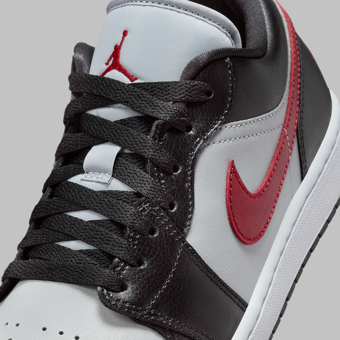 Air Jordan 1 Low 'Black/Grey/Red': Sự Kết Hợp Độc Đáo của Màu Sắc - 7
