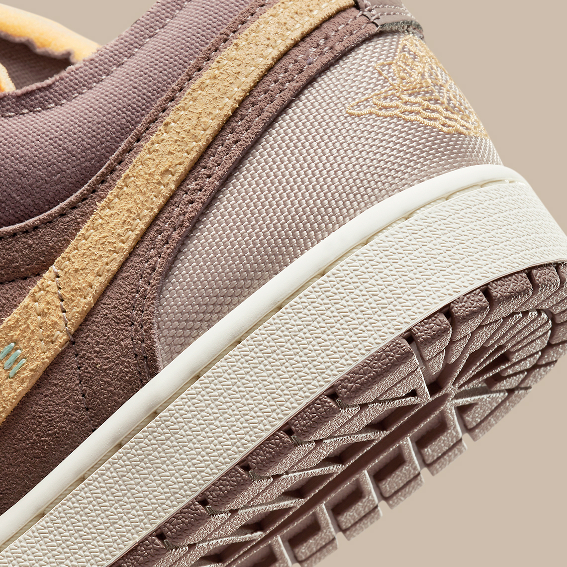 Air Jordan 1 Low Inside Out xuất hiện trở lại với tông màu đất - 8