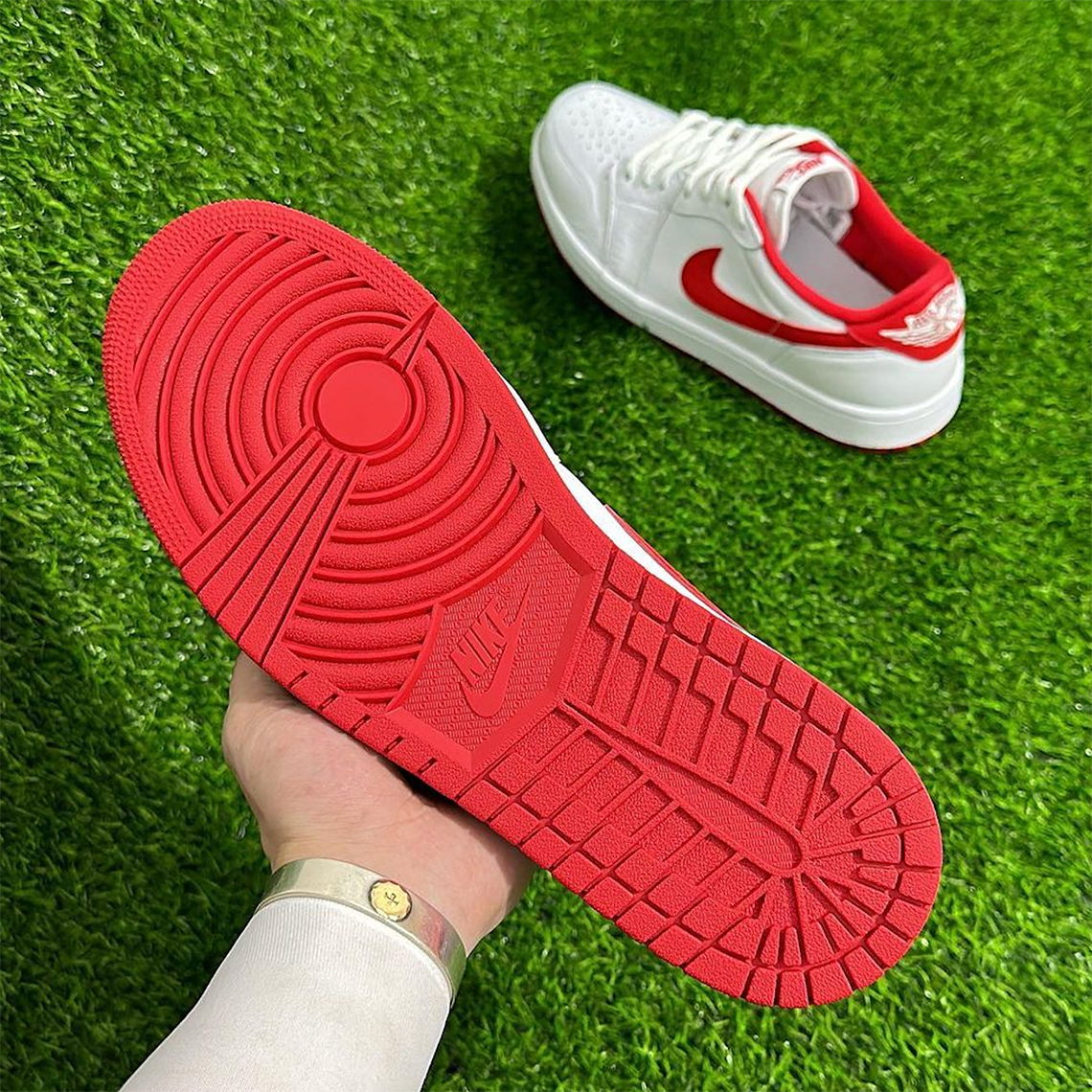Air Jordan 1 Low OG White và University Red: Sự kết hợp mới mẻ và phong cách cổ điển - 6