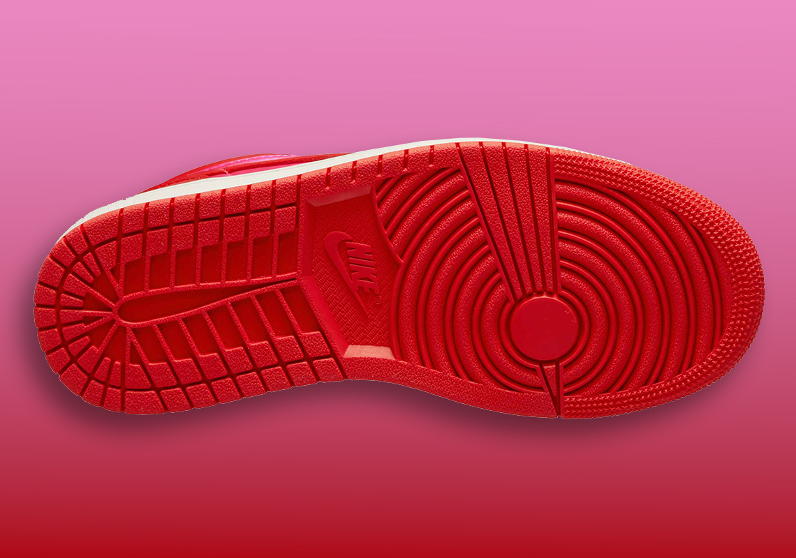 Air Jordan 1 Low 'Satin Pink': Sự quyến rũ của màu hồng nhung - 4