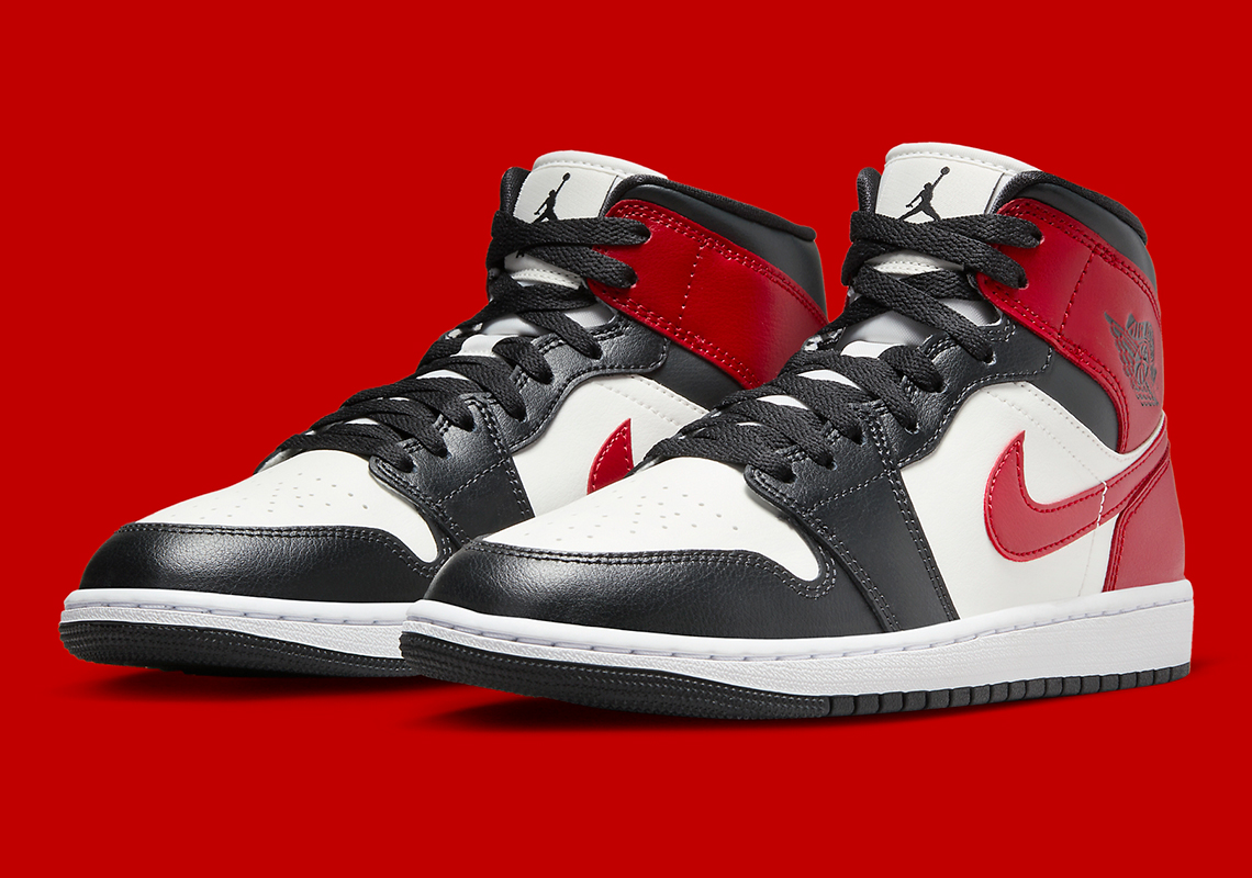 Air Jordan 1 Mid Black Toe: Phiên bản mới hấp dẫn! - 1