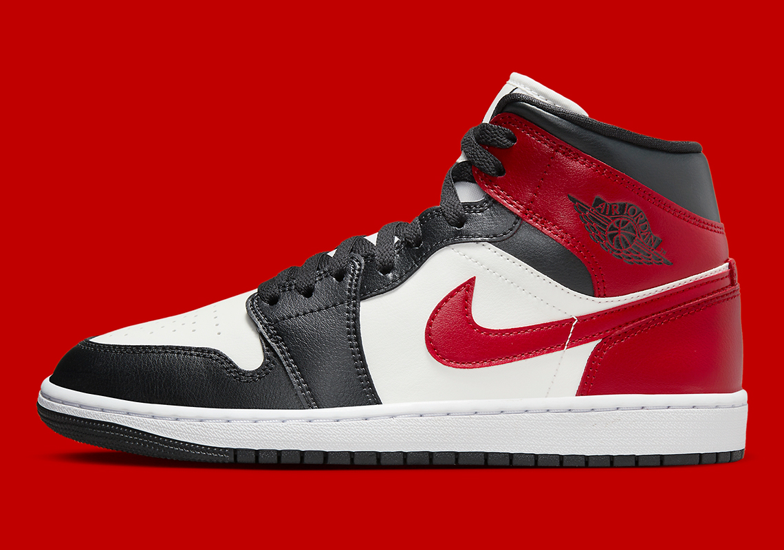Air Jordan 1 Mid Black Toe: Phiên bản mới hấp dẫn! - 2