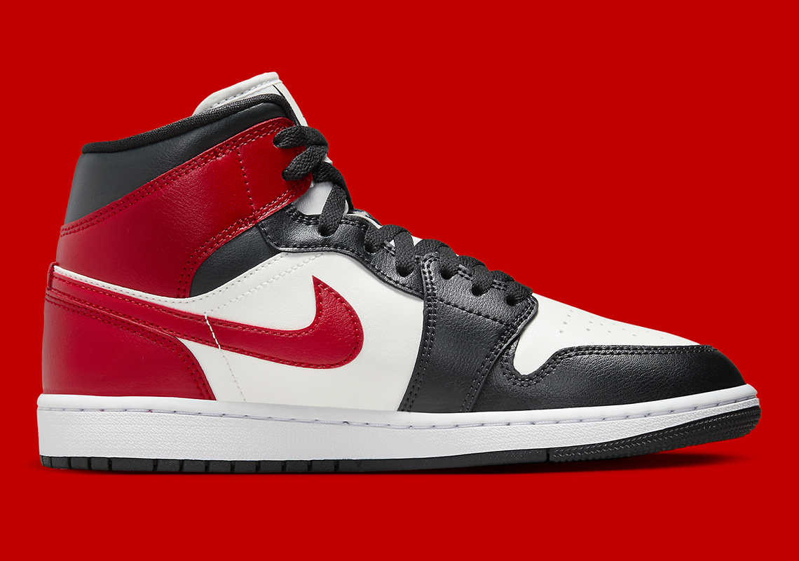 Air Jordan 1 Mid Black Toe: Phiên bản mới hấp dẫn! - 3