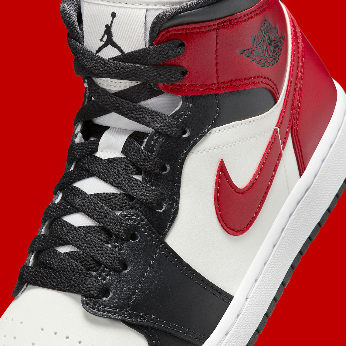 Air Jordan 1 Mid Black Toe: Phiên bản mới hấp dẫn! - 7