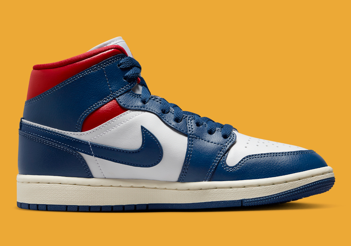 Air Jordan 1 Mid Blue/Red này có thể đã lấy cảm hứng từ Union LA - 4