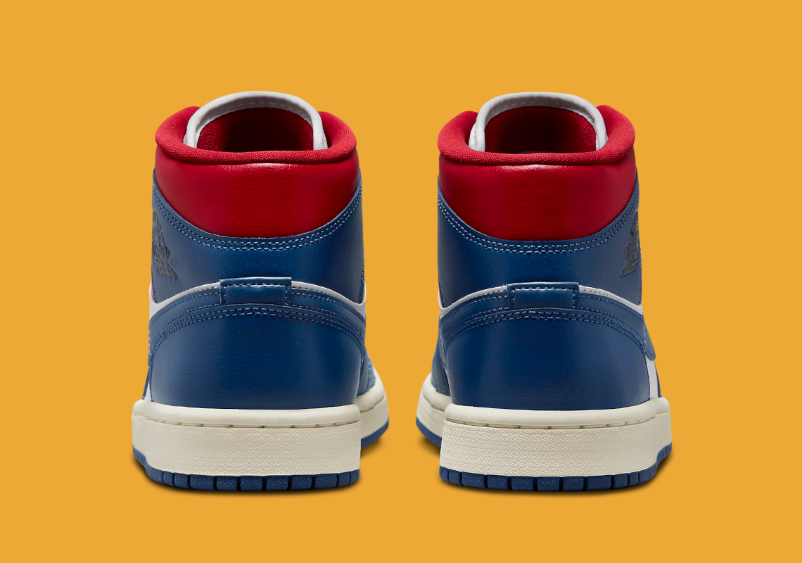 Air Jordan 1 Mid Blue/Red này có thể đã lấy cảm hứng từ Union LA - 6