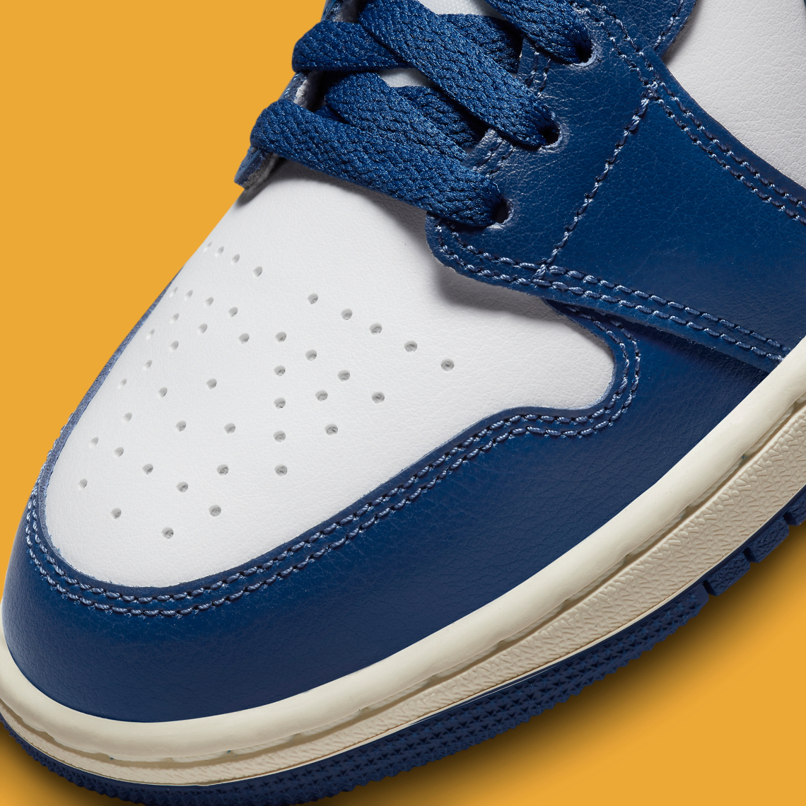 Air Jordan 1 Mid Blue/Red này có thể đã lấy cảm hứng từ Union LA - 8