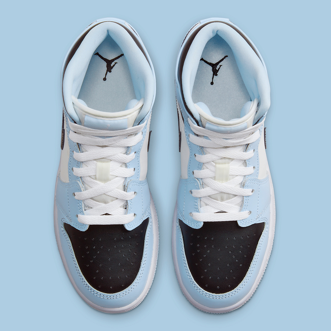 Air Jordan 1 Mid Gs Nhận được Một Làn Sóng Ice Blue Mát Mẻ 1625