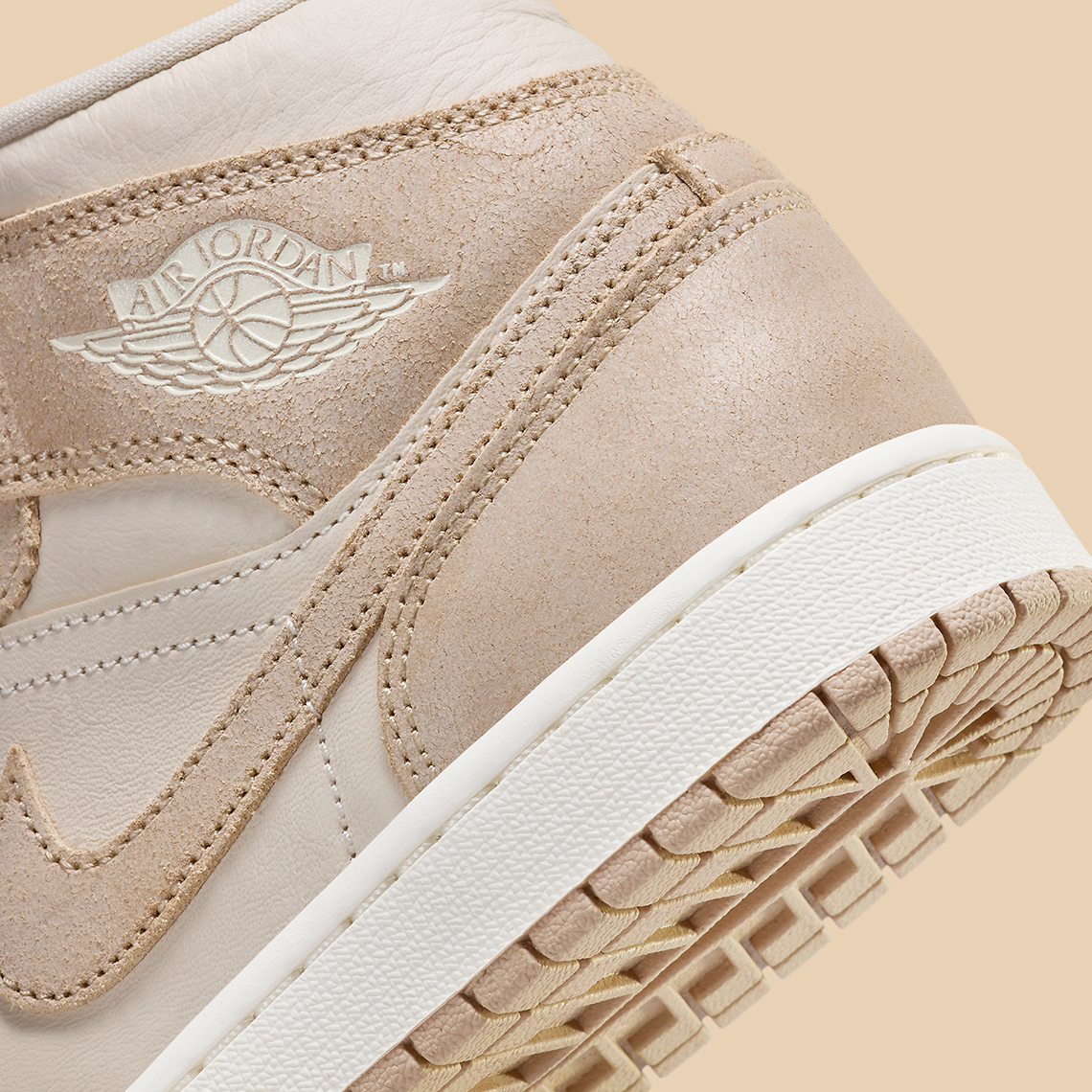 Air Jordan 1 Mid 'Light Tan': Sự Kết Hợp Thu Đông Ấm Áp - 8