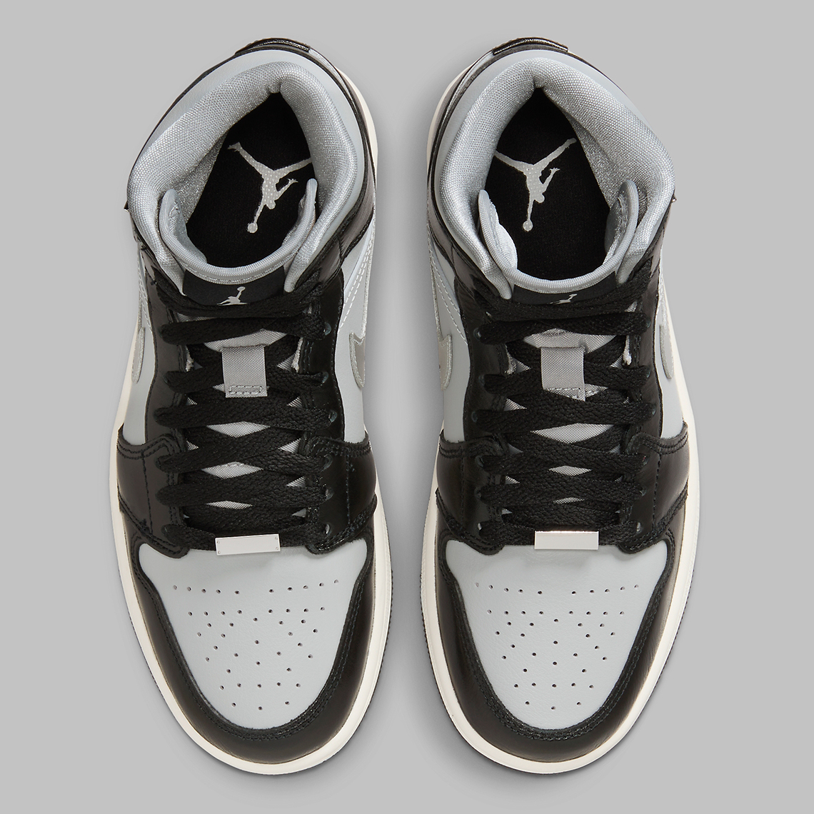 Air Jordan 1 Mid Nữ 'Silver Metallic': Đôi giày thể hiện sự sang trọng và đẳng cấp mới từ Jordan Brand! - 4
