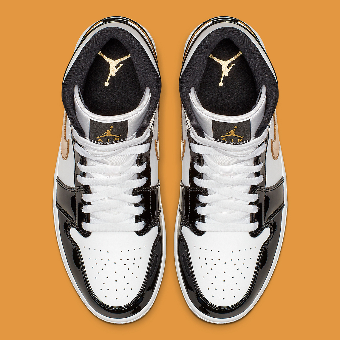 Air Jordan 1 Mid SE 'Black/Gold': Trở Lại Với Sắc Đen Và Vàng Đẹp Mắt - 4