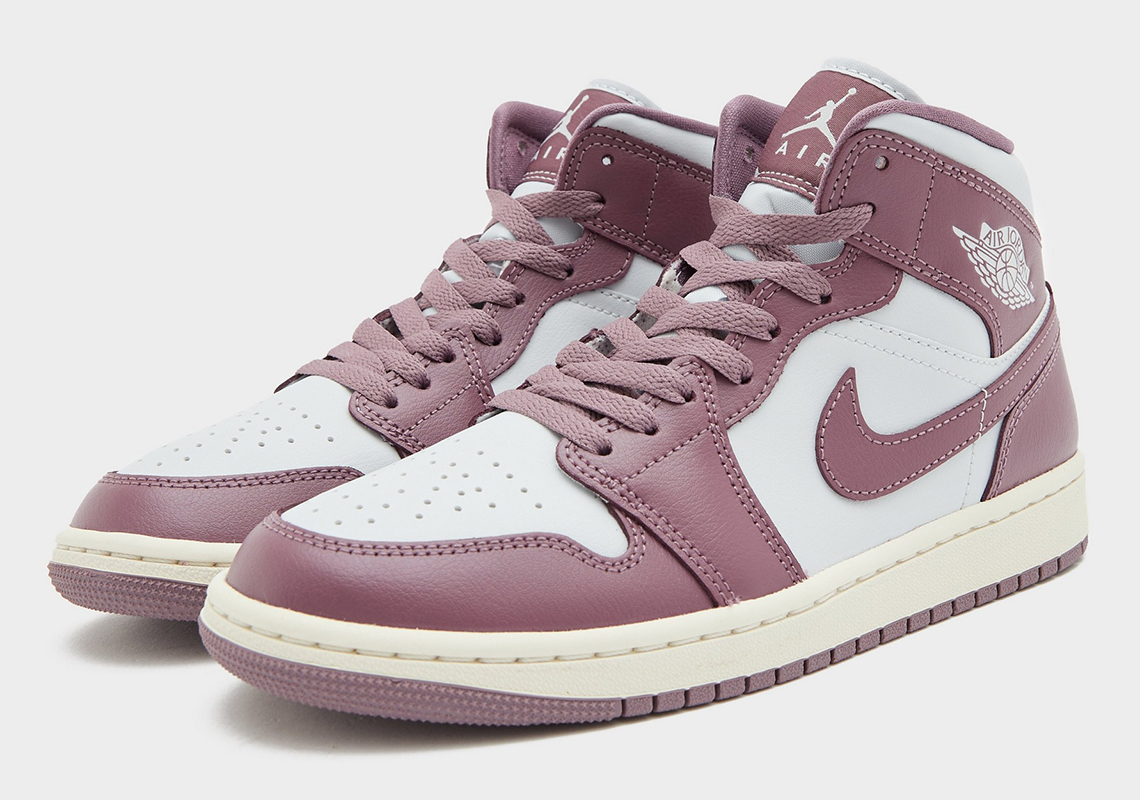 Air Jordan 1 Mid Sky J Mauve: Phiên bản mới với điểm nhấn độc đáo hơn Air Jordan 1 Retro High OG? - 1